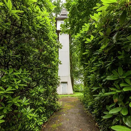 بيت للعطل House Situated On A Magnificent Estate