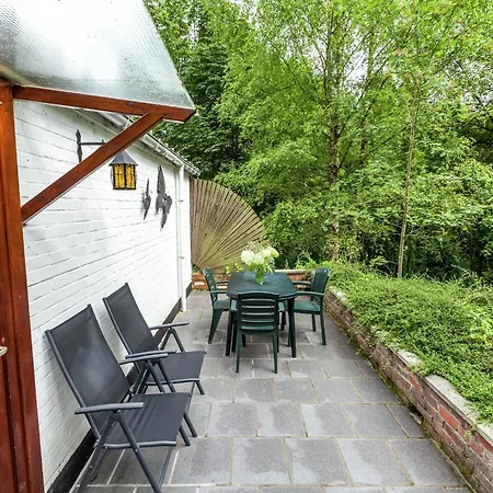 بيت للعطل House Situated On A Magnificent Estate *